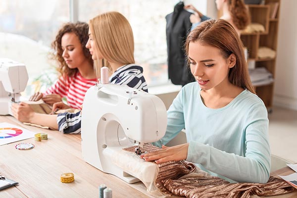 Apprendre à coudre, comment se lancer et se former dans le monde de la couture