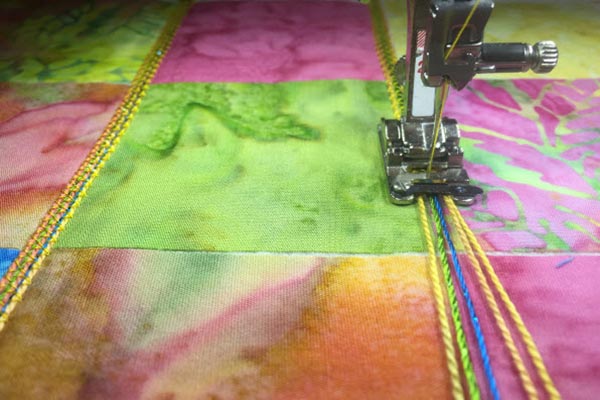 Couching à plat avec le pied pour machine à coudre cordonnet ganseur