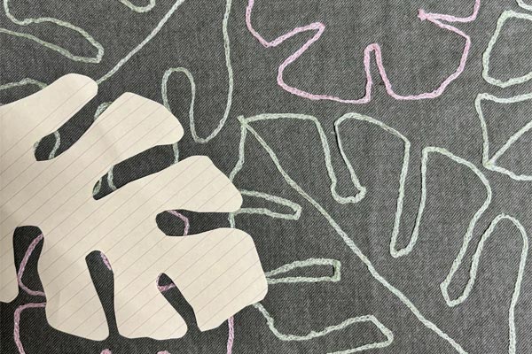 Réalisation d'un couching libre avec un gabarit à la machine à coudre