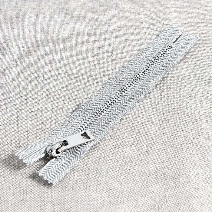Fermeture à glissière non séparable lurex 30cm - Argent Fermeture à glissière non séparable lurex 30cm - Argent