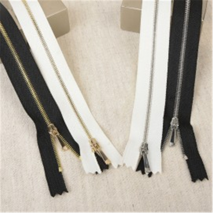 Fermeture non sépar. 30 cm fine noir/or Fermeture non sépar. 30 cm fine noir/or