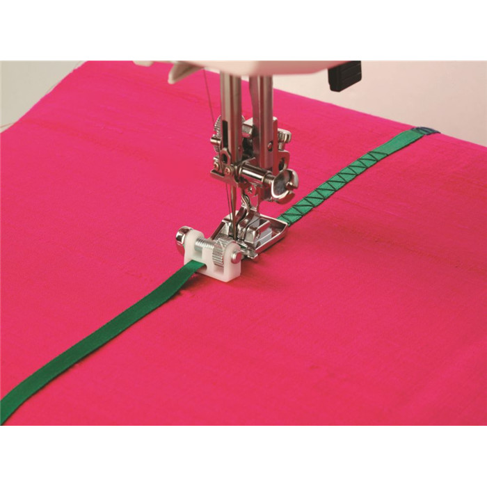 Pied paillettes, ruban, galons Pied paillettes, ruban, galons