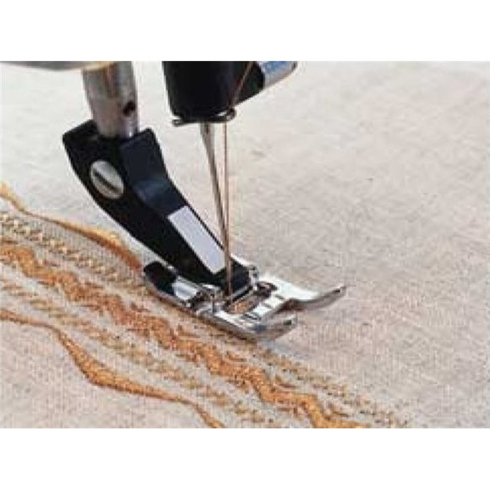 Pied satin, application métal fermé Pied satin, application métal fermé